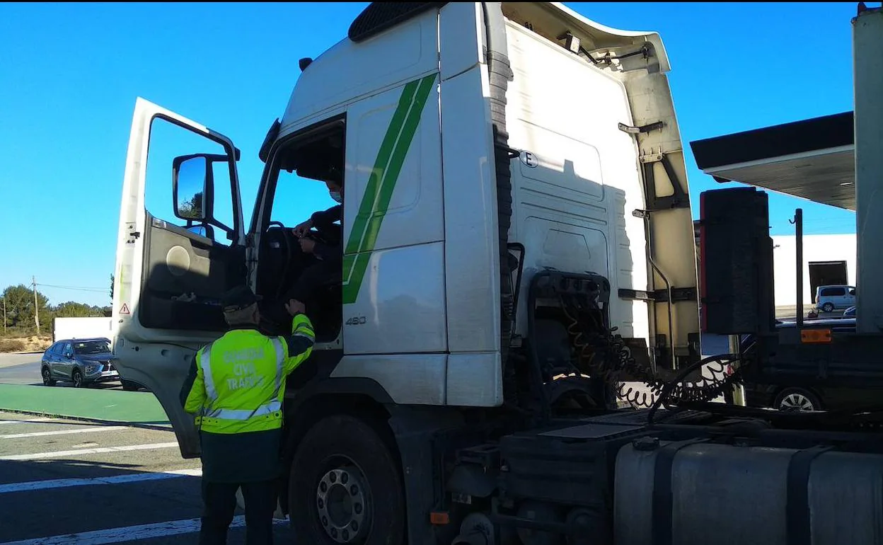 La DGT Controlará Esta Semana Unos 700 Camiones Y Autobuses En La ...